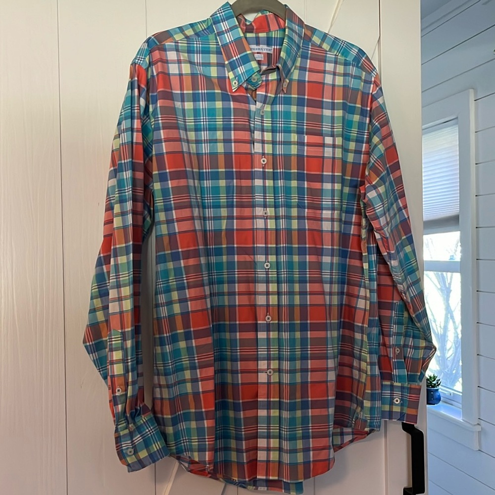 Southern Tide men’s button-up size L-you’ll be a standout wearing this!!